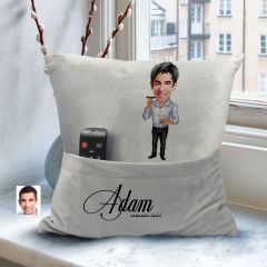 BK Gift Kişiye Özel Boss Baba Karikatür Tasarımlı Organizer Kumanda ve Atıştırmalık Cepli Gri Kırlent Yastık-1 Arkadaşa Hediye, Cepli Yastık
