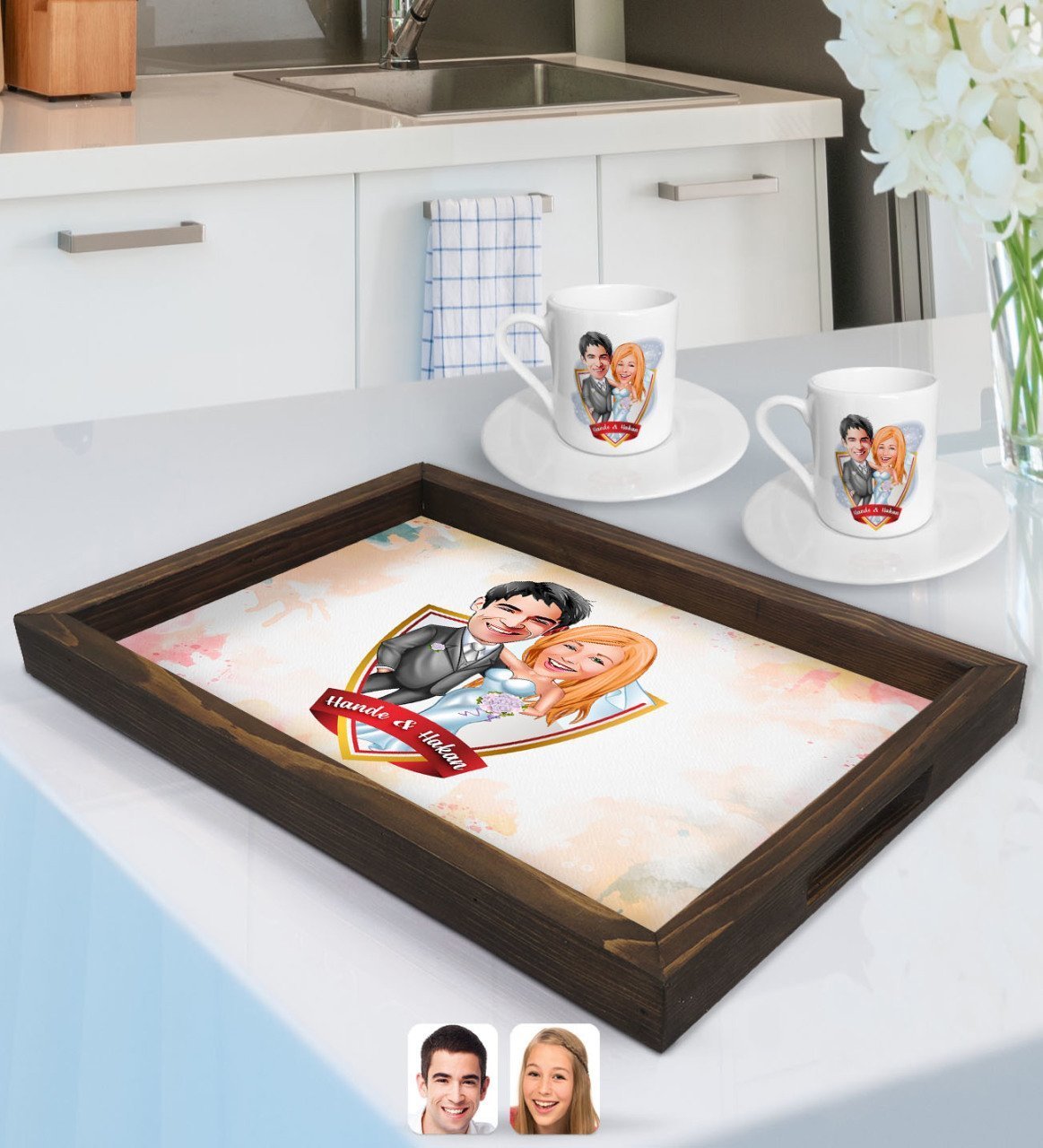 Kişiye Özel İsimli Evleniyoruz Karikatürlü Doğal Ahşap Tepsi ve 2’li Kahve Fincan Seti-5