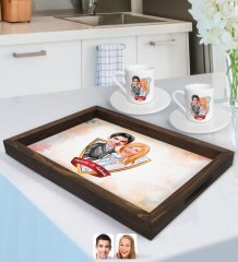 Kişiye Özel İsimli Evleniyoruz Karikatürlü Doğal Ahşap Tepsi ve 2’li Kahve Fincan Seti-5