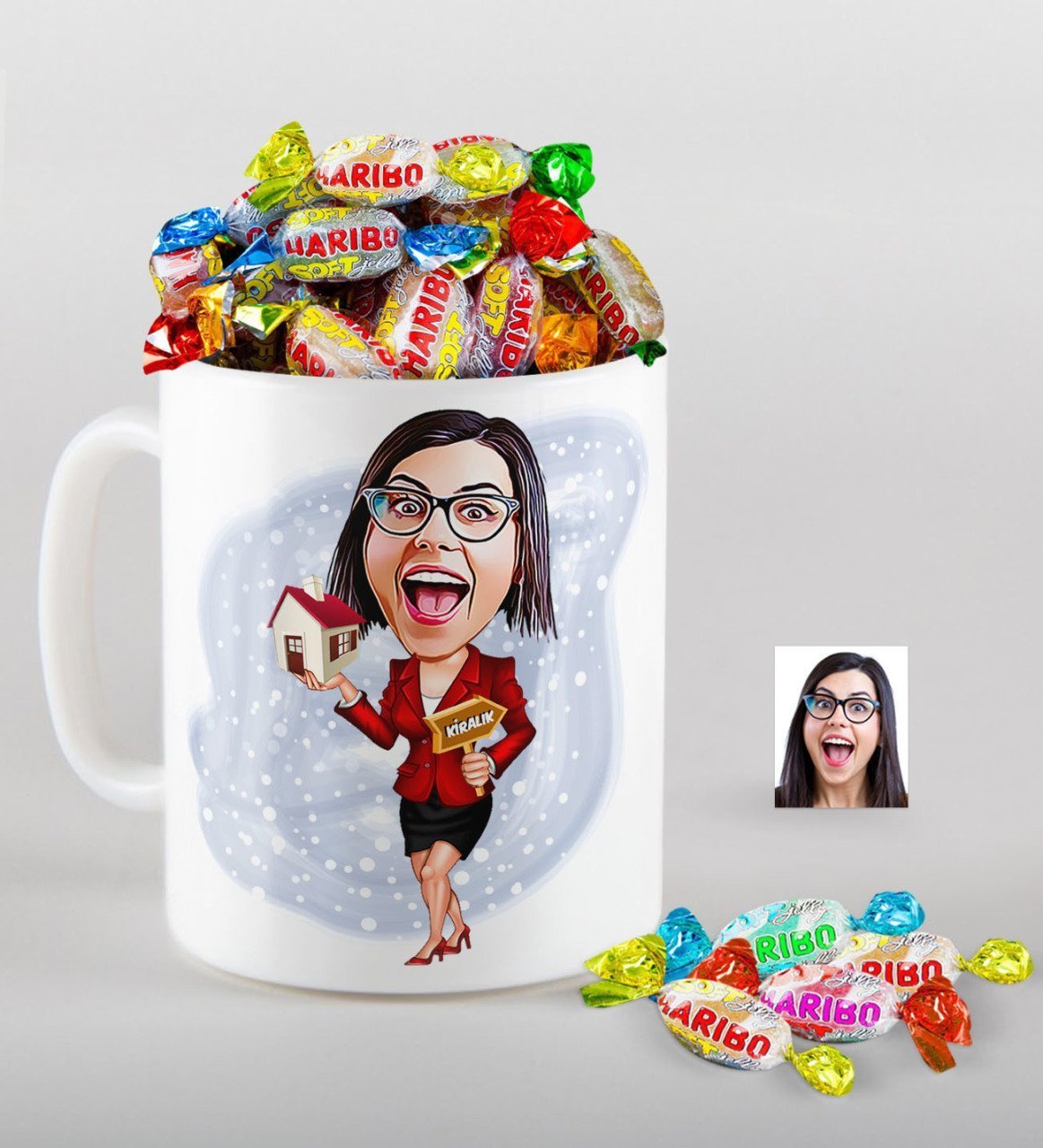 Kişiye Özel Bayan Emlakçı Karikatürlü Kupa ve Haribo Fruitbons Şeker Hediye Seti-2