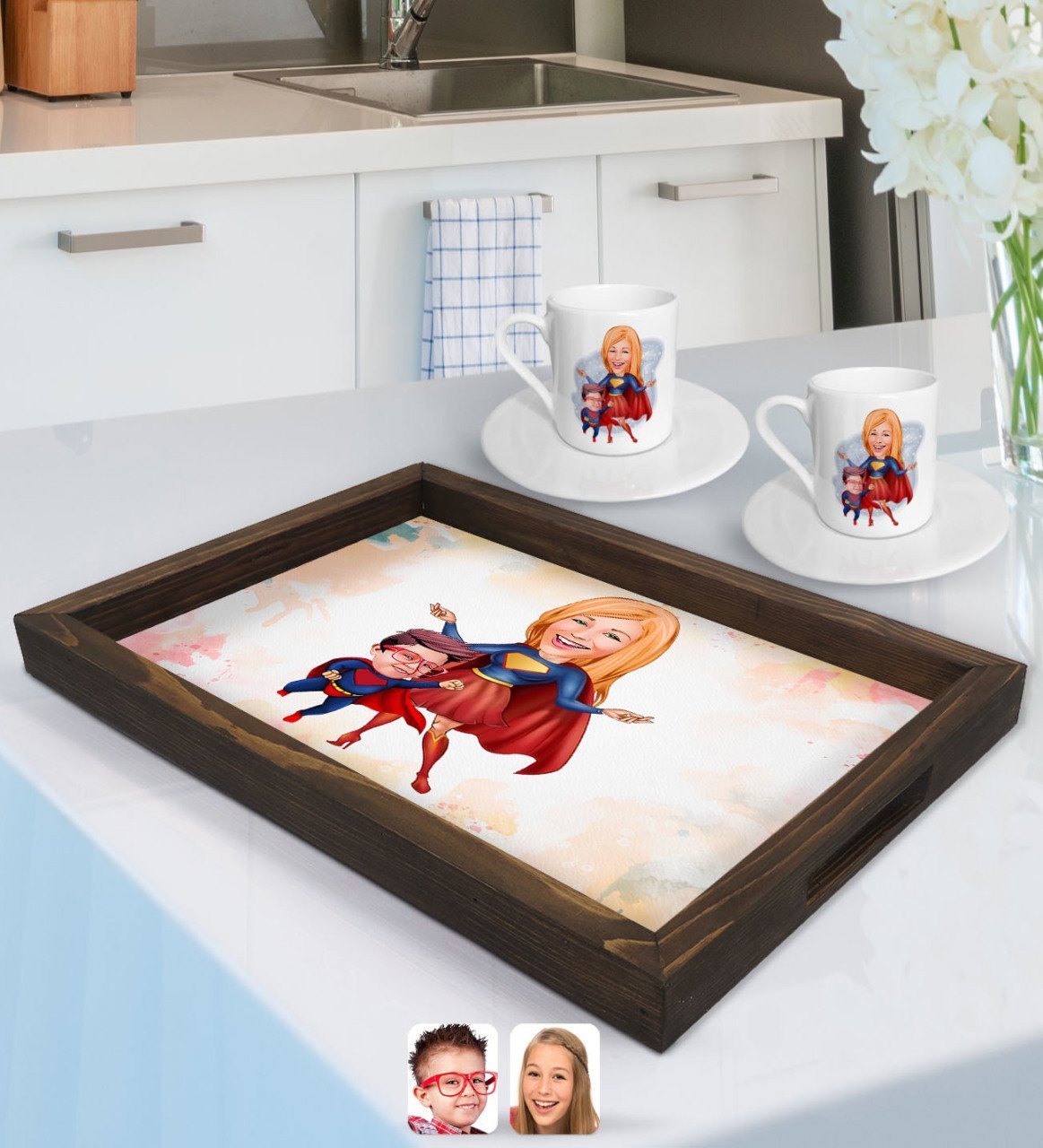 Kişiye Özel Süper Anne ve Çocuk Karikatürlü Doğal Ahşap Tepsi ve 2’li Kahve Fincan Seti-1