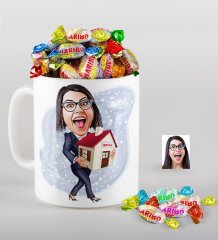 Kişiye Özel Bayan Emlakçı Karikatürlü Kupa ve Haribo Fruitbons Şeker Hediye Seti-1