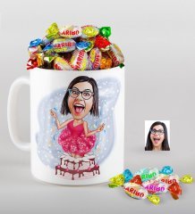 Kişiye Özel Bayan Doğum Günü Karikatürlü Kupa ve Haribo Fruitbons Şeker Hediye Seti-1