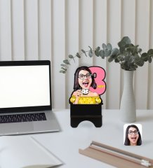 Kişiye Özel Kadınlar Günü Karikatürlü Ahşap Biblo Telefon Standı-3