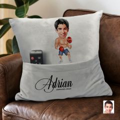 BK Gift Kişiye Özel Boksör Karikatür Tasarımlı Organizer Kumanda ve Atıştırmalık Cepli Gri Kırlent Yastık- 1 Arkadaşa Hediye, Cepli Yastık