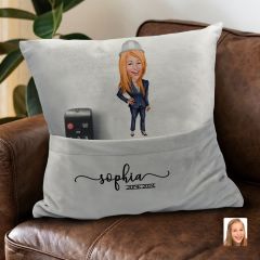 BK Gift Kişiye Özel Kadın Mühendis Karikatür Tasarımlı Organizer Kumanda ve Atıştırmalık Cepli Gri Kırlent Yastık- 1 Arkadaşa Hediye, Cepli Yastık