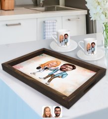 Kişiye Özel Sevgililer Karikatürlü Doğal Ahşap Tepsi ve 2’li Kahve Fincan Seti-93
