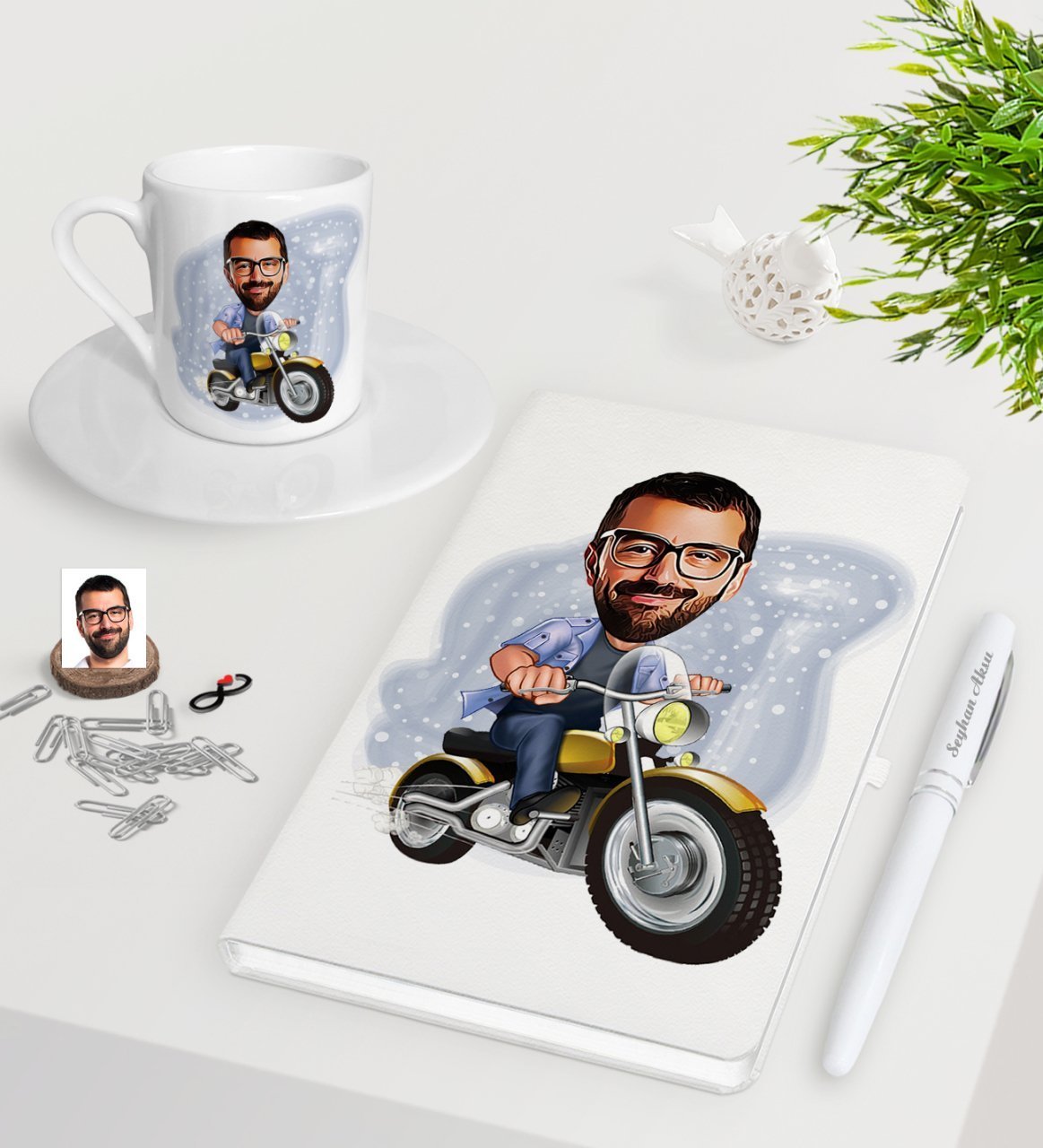 Kişiye Özel Erkek Motorcu Karikatürlü Beyaz Defter Kalem Türk Kahvesi Fincanı Seti