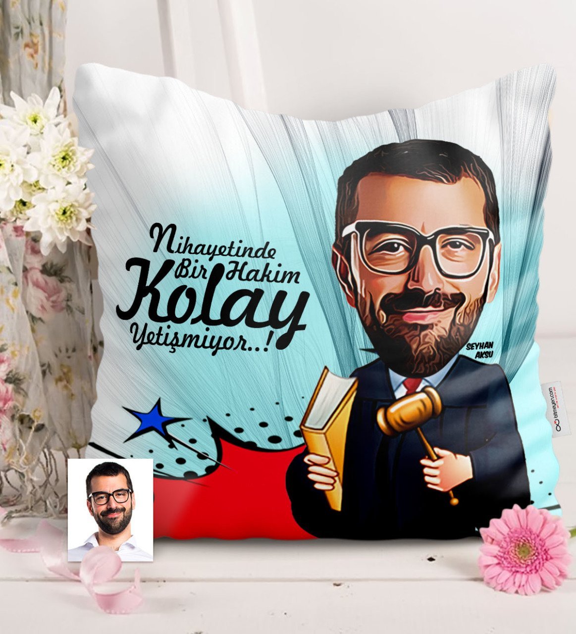 Kişiye Özel Bay Hakim Karikatürlü Saten Yastık - 1