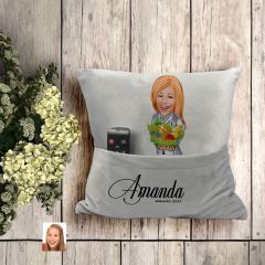 BK Gift Kişiye Özel Kadın Diyetisyen Karikatür Tasarımlı Organizer Kumanda ve Atıştırmalık Cepli Gri Kırlent Yastık- 1 Arkadaşa Hediye, Cepli Yastık