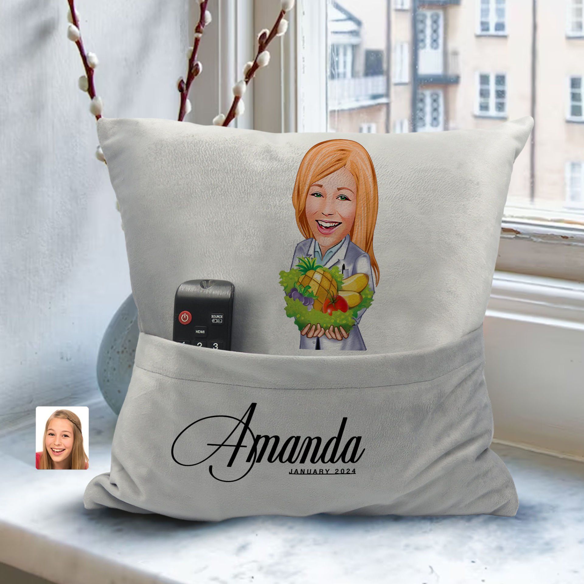 BK Gift Kişiye Özel Kadın Diyetisyen Karikatür Tasarımlı Organizer Kumanda ve Atıştırmalık Cepli Gri Kırlent Yastık- 1 Arkadaşa Hediye, Cepli Yastık