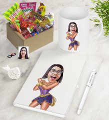 Kişiye Özel Wonder Woman Karikatürlü Nostaljik Lezzetler Defter Kalem Kupa Hediye Seti