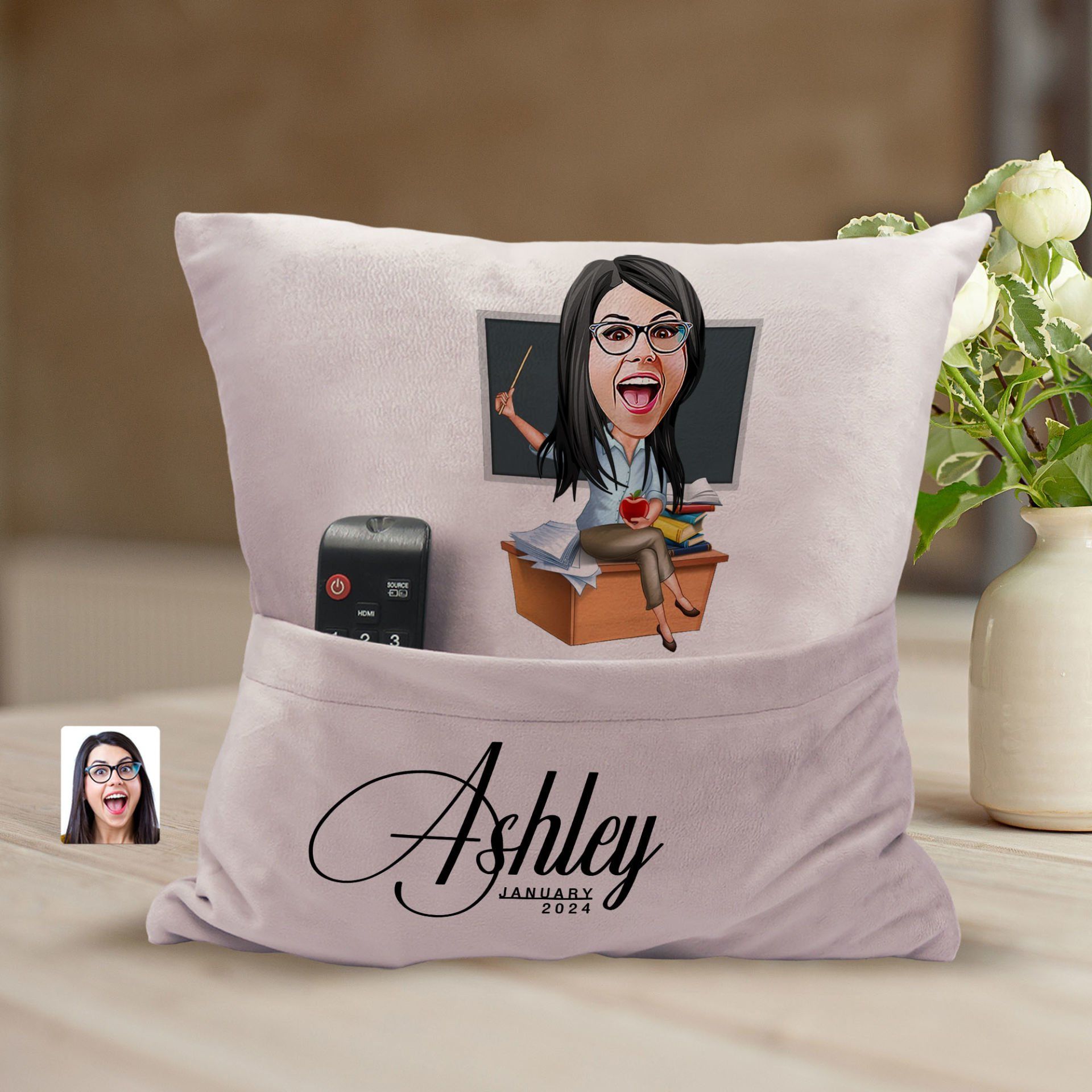 BK Gift Kişiye Özel Öğretmen Karikatür Tasarımlı Organizer Kumanda ve Atıştırmalık Cepli Pembe Kırlent Yastık-2 Arkadaşa Hediye, Cepli Yastık