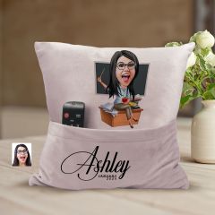 BK Gift Kişiye Özel Öğretmen Karikatür Tasarımlı Organizer Kumanda ve Atıştırmalık Cepli Pembe Kırlent Yastık-2 Arkadaşa Hediye, Cepli Yastık