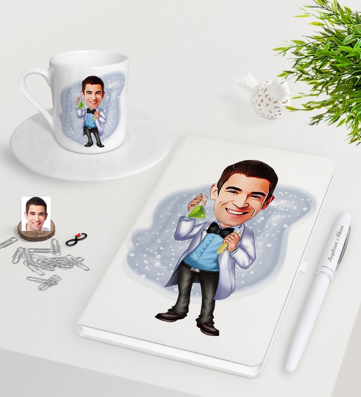Kişiye Özel Erkek Kimyager Karikatürlü Beyaz Defter Kalem Türk Kahvesi Fincanı Seti-2