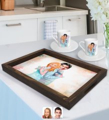 Kişiye Özel Sevgililer Karikatürlü Doğal Ahşap Tepsi ve 2’li Kahve Fincan Seti-87