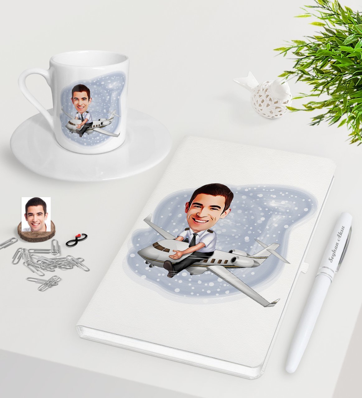 Kişiye Özel Erkek Kaptan Pilot Karikatürlü Beyaz Defter Kalem Türk Kahvesi Fincanı Seti