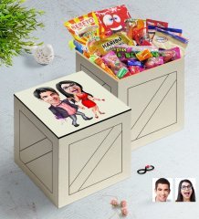 Kişiye Özel Sevgililer Karikatürlü Ahşap Kutuda Nostaljik Lezzetler Hediye Seti-4
