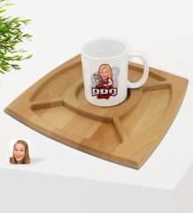 Kişiye Özel Kadın Barbekü Chef Karikatürlü Beyaz Kupa ve Doğal Masif Ahşap 4 Bölmeli Sunum Tabağı Çerezlik Hediye Seti-1