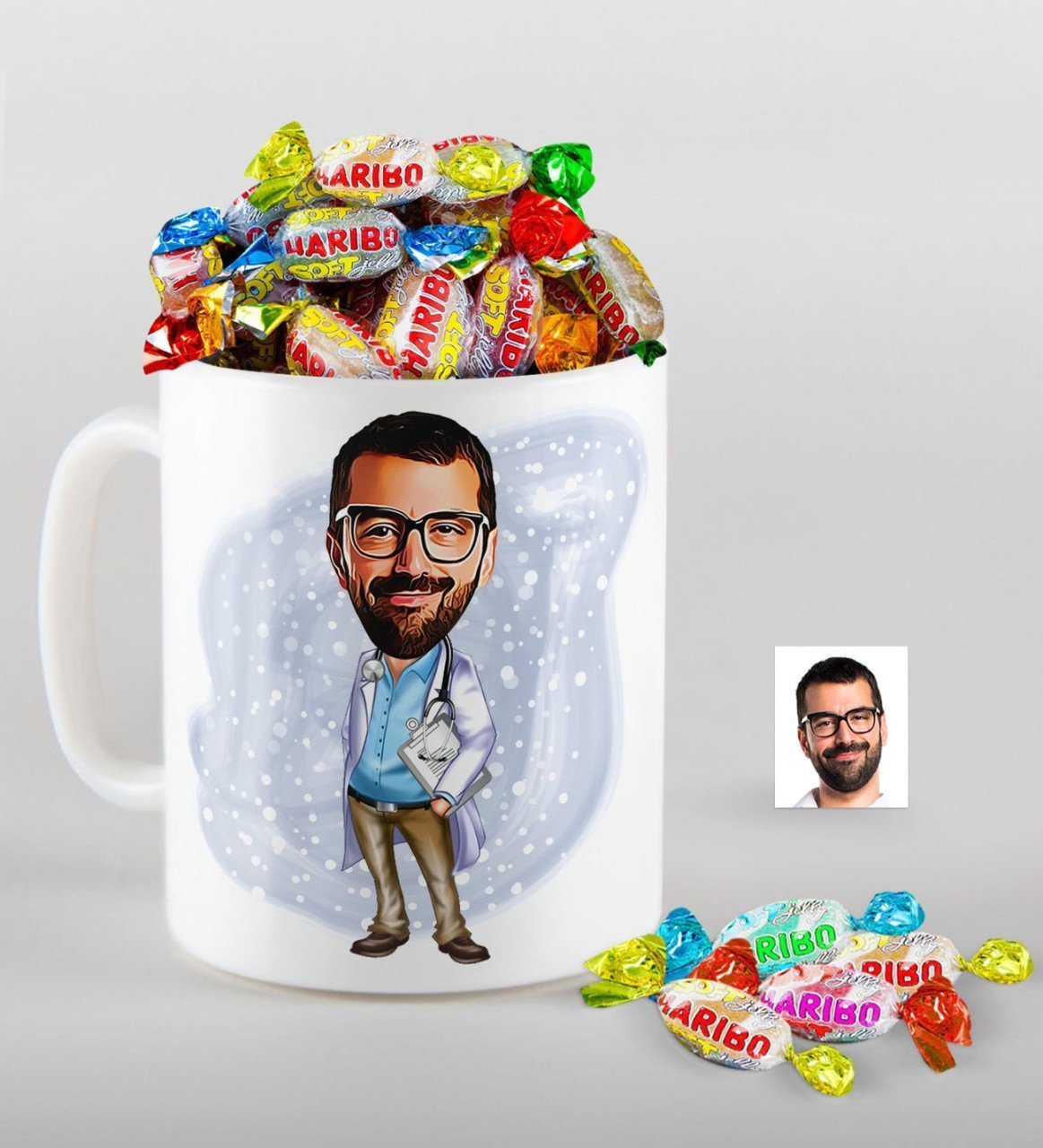 Kişiye Özel Bay Doktor Karikatürlü Kupa ve Haribo Fruitbons Şeker Hediye Seti-8