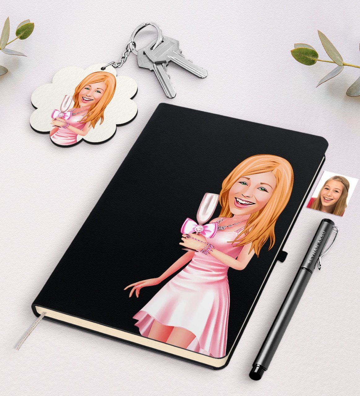 Kişiye Özel Bayan Karikatürlü Siyah Defter Kalem Ve Anahtarlık Hediye Seti-41