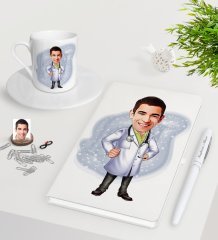 Kişiye Özel Erkek Doktor Karikatürlü Beyaz Defter Kalem Türk Kahvesi Fincanı Seti-1