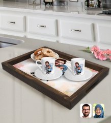 Kişiye Özel Sevgililer Karikatürlü Doğal Ahşap Tepsi ve 2’li Kahve Fincan Seti-59