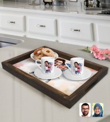 Kişiye Özel Sevgililer Karikatürlü Doğal Ahşap Tepsi ve 2’li Kahve Fincan Seti-58