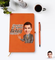 Kişiye Özel Erkek Nihayetinde Karikatürlü Turuncu Termo Deri Defter Kalem Seti Model 2
