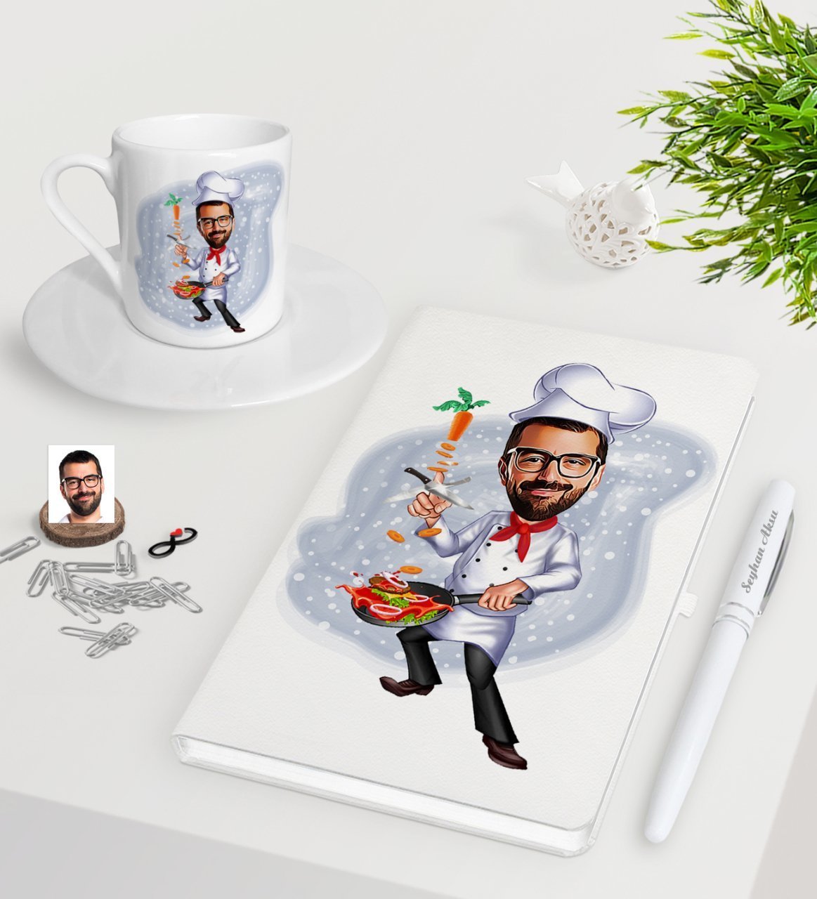 Kişiye Özel Erkek Chef Karikatürlü Beyaz Defter Kalem Türk Kahvesi Fincanı Seti-1