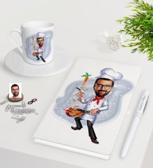 Kişiye Özel Erkek Chef Karikatürlü Beyaz Defter Kalem Türk Kahvesi Fincanı Seti-1