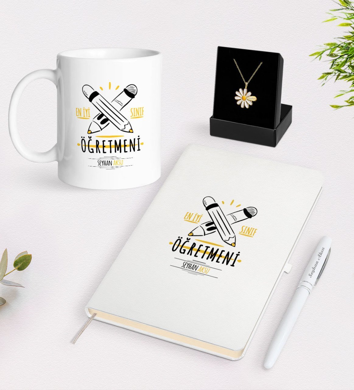 Kişiye Özel En İyi Sınıf Öğretmeni Beyaz Kupa Defter Kalem ve İsimli Papatya Kolye Hediye Seti-5