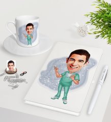 Kişiye Özel Erkek Cerrah Karikatürlü Beyaz Defter Kalem Türk Kahvesi Fincanı Seti-1