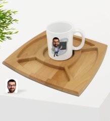 Kişiye Özel Erkek Kimya Öğretmeni Karikatürlü Beyaz Kupa ve Doğal Masif Ahşap 4 Bölmeli Sunum Tabağı Çerezlik Hediye Seti-1