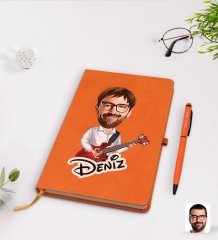 Kişiye Özel Erkek Gitarist Karikatürlü Turuncu Termo Deri Defter Kalem Seti Model 2