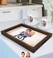 Kişiye Özel Sevgililer Karikatürlü Doğal Ahşap Tepsi ve 2’li Kahve Fincan Seti-50