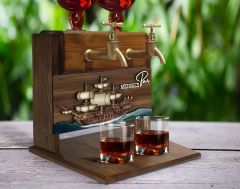 BK Gift Kişiye Özel Kabartma Gemi Tasarımlı İsimli Çift Musluklu Doğal Ahşap İçki Standı-4, İçki Standı, Doğum Günü Hediyesi, Ev Hediyesi
