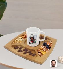 Kişiye Özel Erkek Chef Karikatürlü Beyaz Kupa ve Doğal Masif Ahşap 4 Bölmeli Sunum Tabağı Çerezlik Hediye Seti-14
