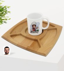 Kişiye Özel Erkek Chef Karikatürlü Beyaz Kupa ve Doğal Masif Ahşap 4 Bölmeli Sunum Tabağı Çerezlik Hediye Seti-14