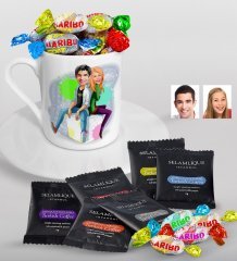 Kişiye Özel Sevgililer Karikatürlü Türk Kahvesi Fincanı Selamlique Karışık Türk Kahvesi ve Haribo Şeker Hediye Seti-35