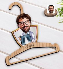 Kişiye Özel Erkek Radyolojist Karikatürlü Standart Boy Ahşap Elbise Askısı-1