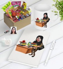 Kişiye Özel Bayan Öğretmen Karikatürlü Nostaljik Lezzetler Defter Kalem Kupa Seti-8