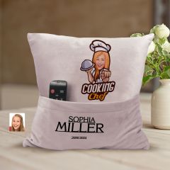 BK Gift Kişiye Özel Chef Karikatür Tasarımlı Organizer Kumanda ve Atıştırmalık Cepli Pembe Kırlent Yastık-4 Arkadaşa Hediye, Cepli Yastık