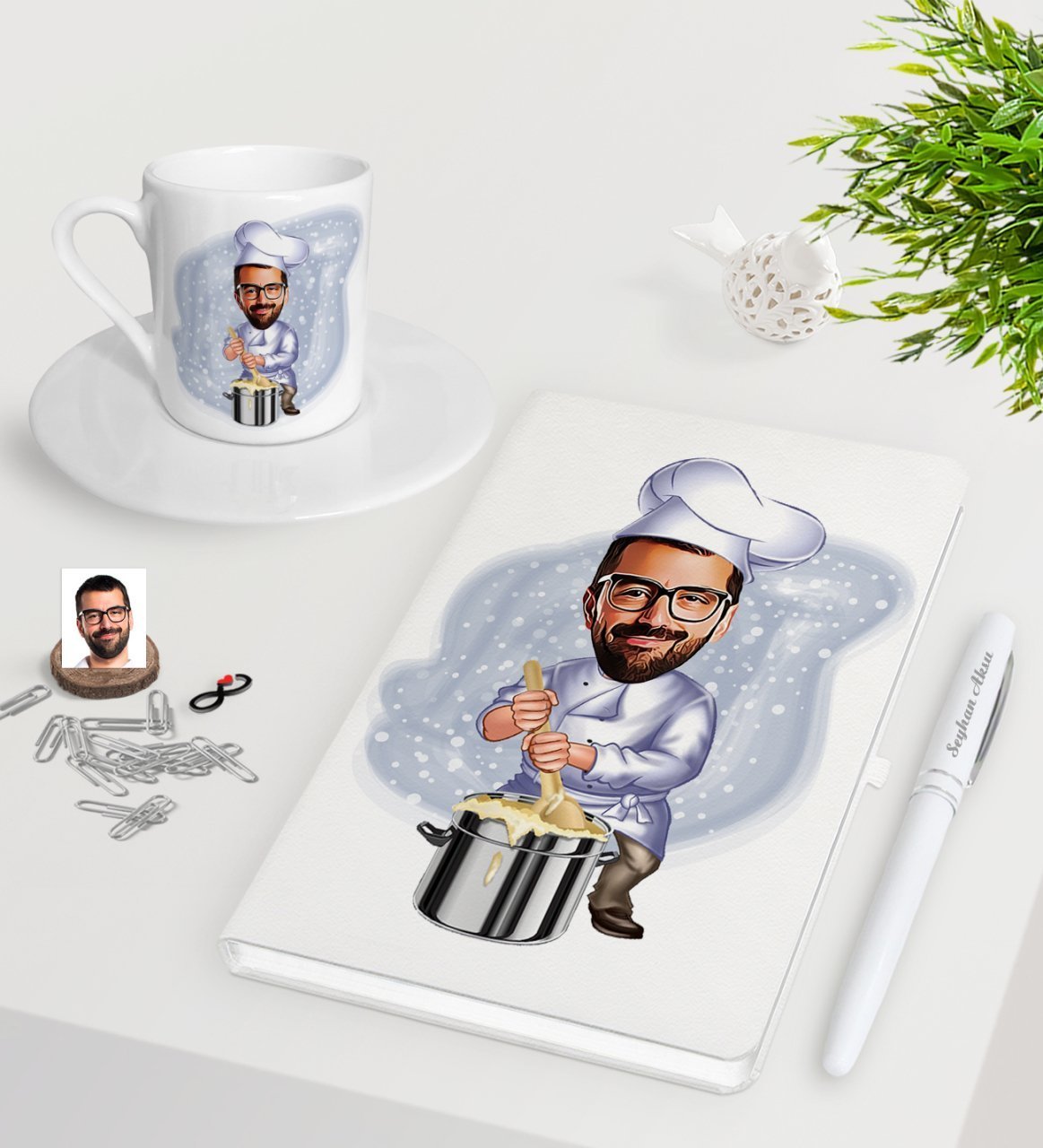 Kişiye Özel Erkek Aşçı Karikatürlü Beyaz Defter Kalem Türk Kahvesi Fincanı Seti-1