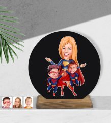 Kişiye Özel Süper Anne ve Çocuklar Karikatürlü Yuvarlak Ahşap Biblo-1