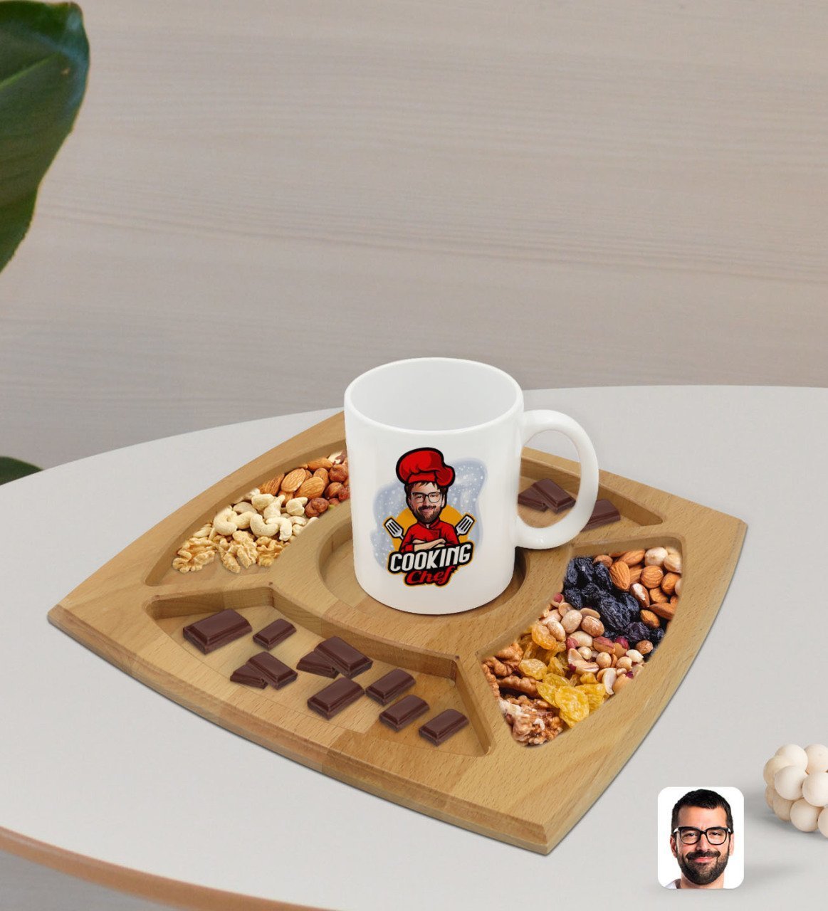 Kişiye Özel Erkek Chef Karikatürlü Beyaz Kupa ve Doğal Masif Ahşap 4 Bölmeli Sunum Tabağı Çerezlik Hediye Seti-11