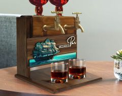 BK Gift Kişiye Özel Kabartma Manzara Tasarımlı İsimli Çift Musluklu Doğal Ahşap İçki Standı-37, İçki Standı, Doğum Günü Hediyesi, Ev Hediyesi