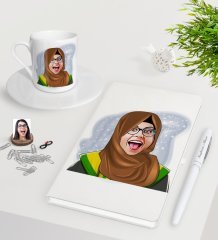Kişiye Özel Tesettürlü Bayan Öğretmen Karikatürlü Beyaz Defter Kalem Türk Kahvesi Fincanı Seti-3
