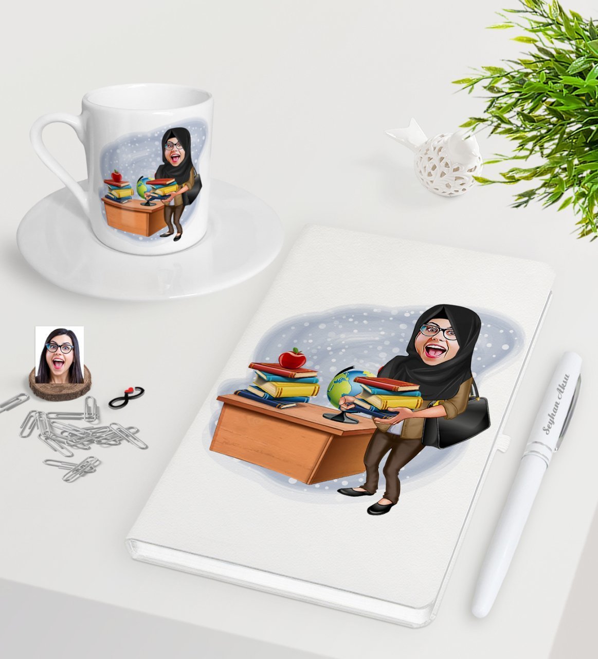 Kişiye Özel Bayan Öğretmen Karikatürlü Beyaz Defter Kalem Türk Kahvesi Fincanı Seti-8