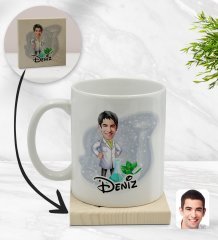 Kişiye Özel Erkek Eczacı Karikatürlü Beyaz Kupa Bardak ve Ahşap Bardak Altlığı Hediye Seti - Model 1